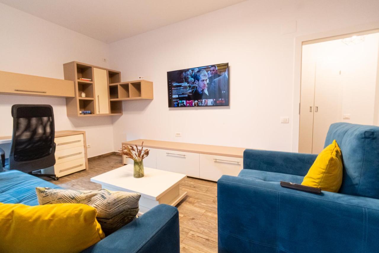 Yan Apartment - Near Mall & Free Private Parking Braşov Esterno foto