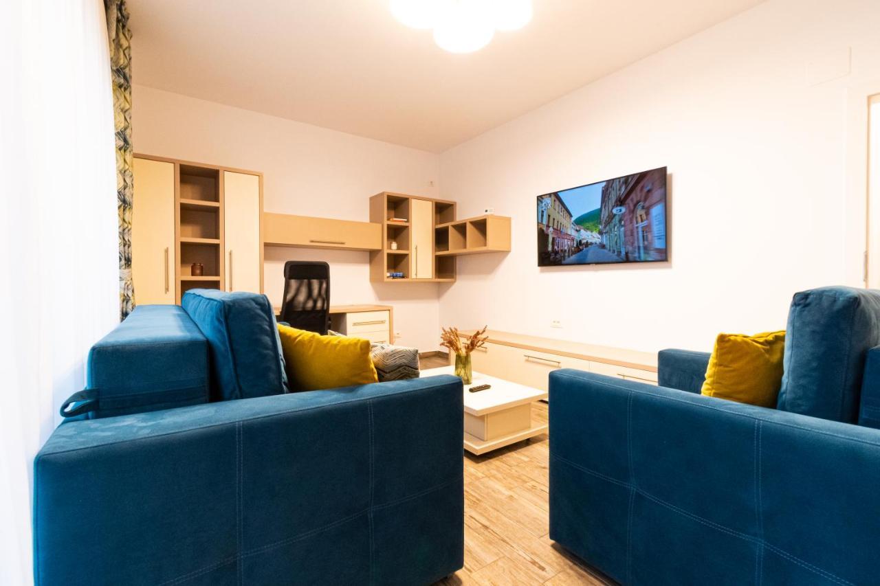 Yan Apartment - Near Mall & Free Private Parking Braşov Esterno foto