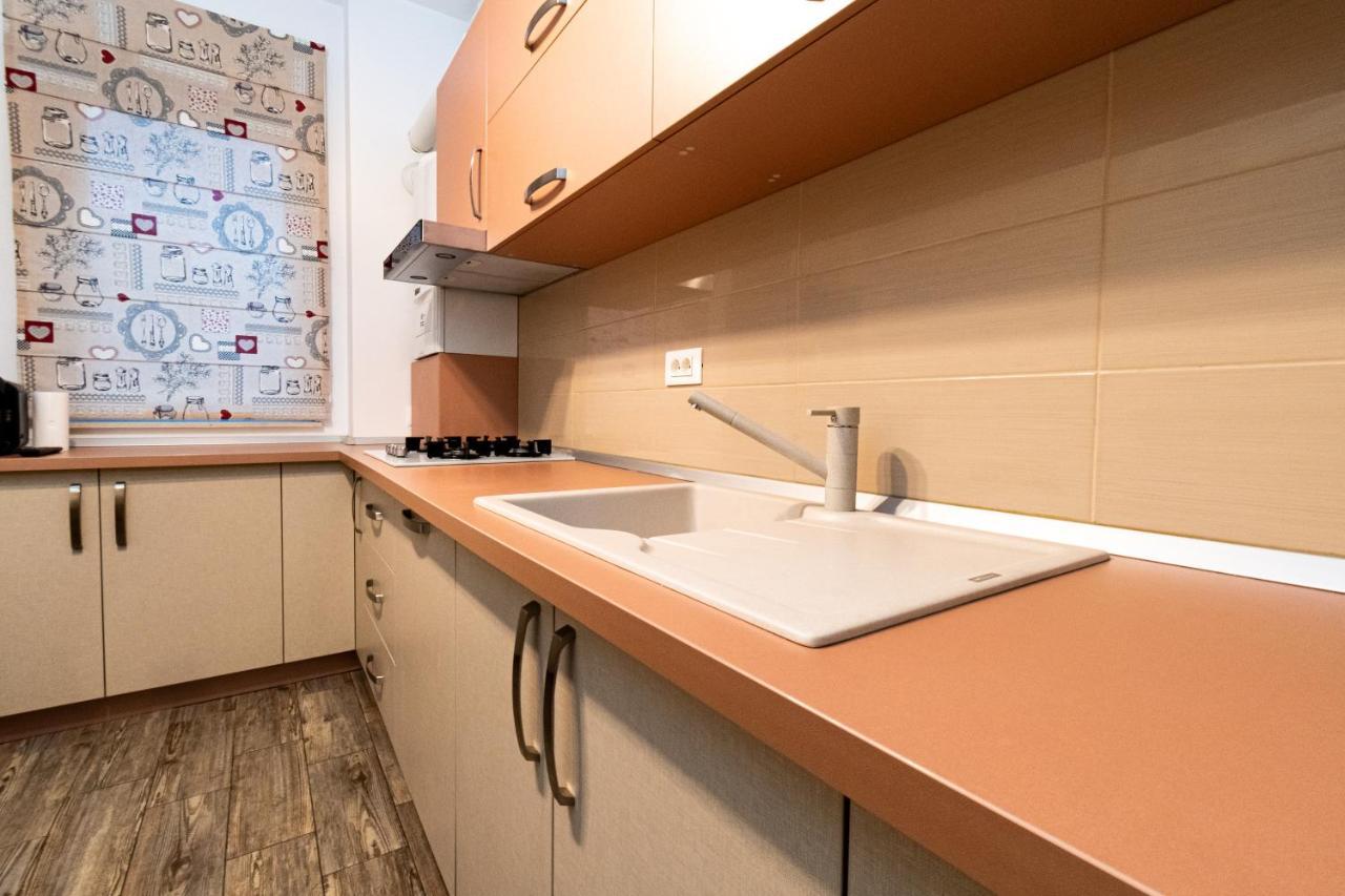 Yan Apartment - Near Mall & Free Private Parking Braşov Esterno foto