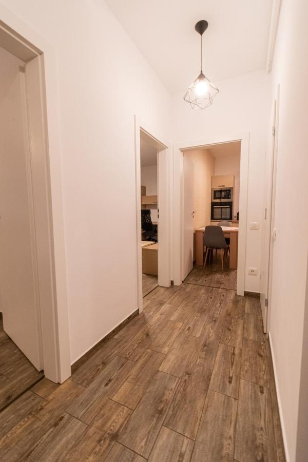 Yan Apartment - Near Mall & Free Private Parking Braşov Esterno foto