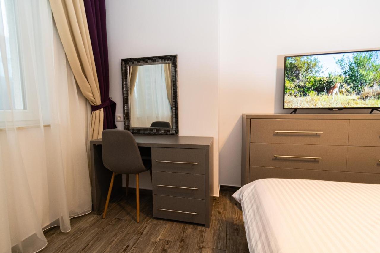 Yan Apartment - Near Mall & Free Private Parking Braşov Esterno foto