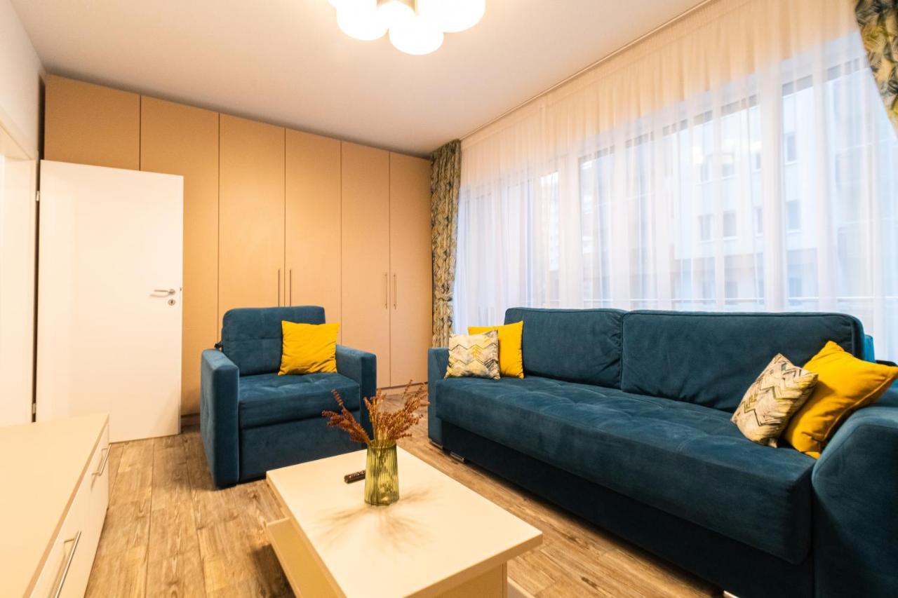 Yan Apartment - Near Mall & Free Private Parking Braşov Esterno foto