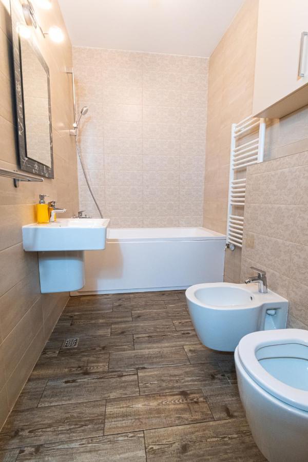 Yan Apartment - Near Mall & Free Private Parking Braşov Esterno foto