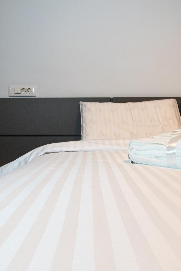 Yan Apartment - Near Mall & Free Private Parking Braşov Esterno foto