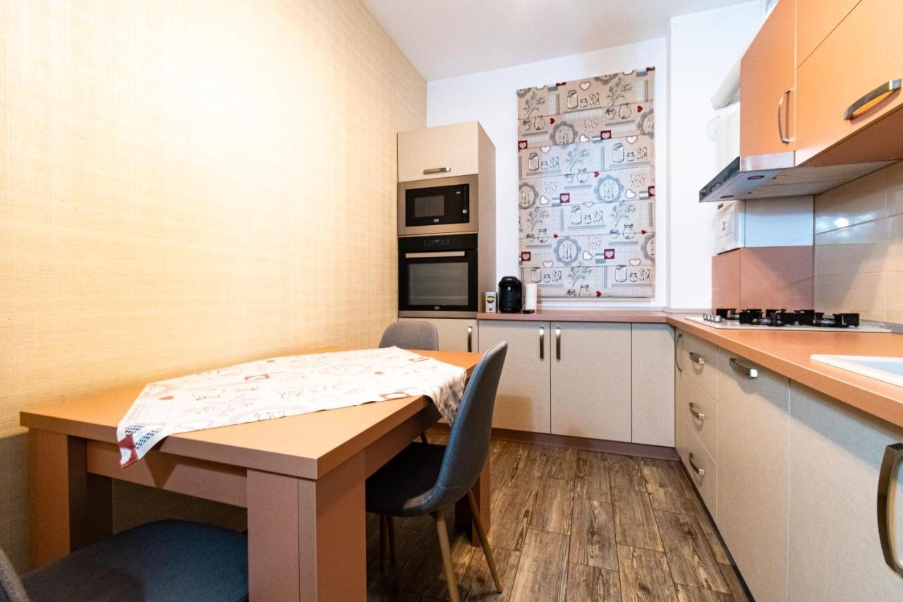 Yan Apartment - Near Mall & Free Private Parking Braşov Esterno foto